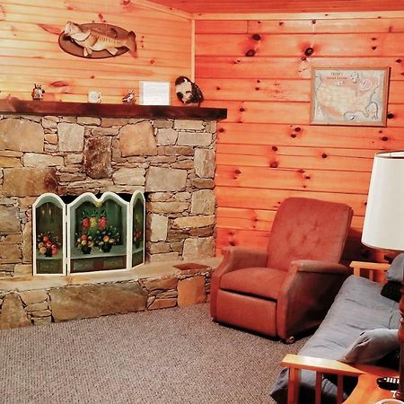 Tanglewood Motel And Log Cabins Маги Вали Екстериор снимка