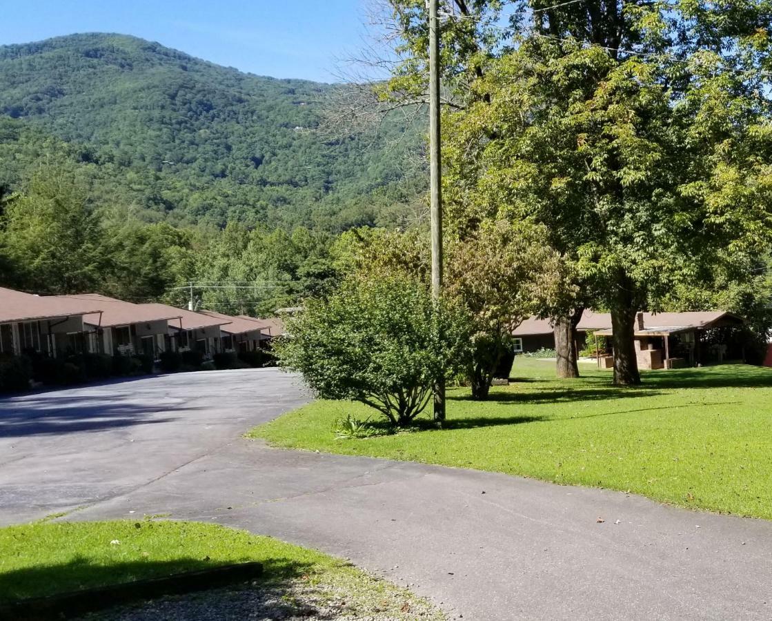 Tanglewood Motel And Log Cabins Маги Вали Екстериор снимка