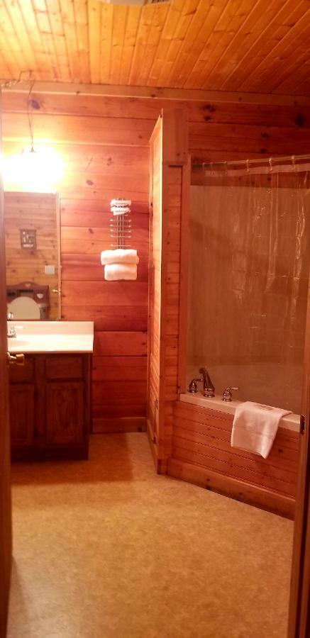 Tanglewood Motel And Log Cabins Маги Вали Екстериор снимка