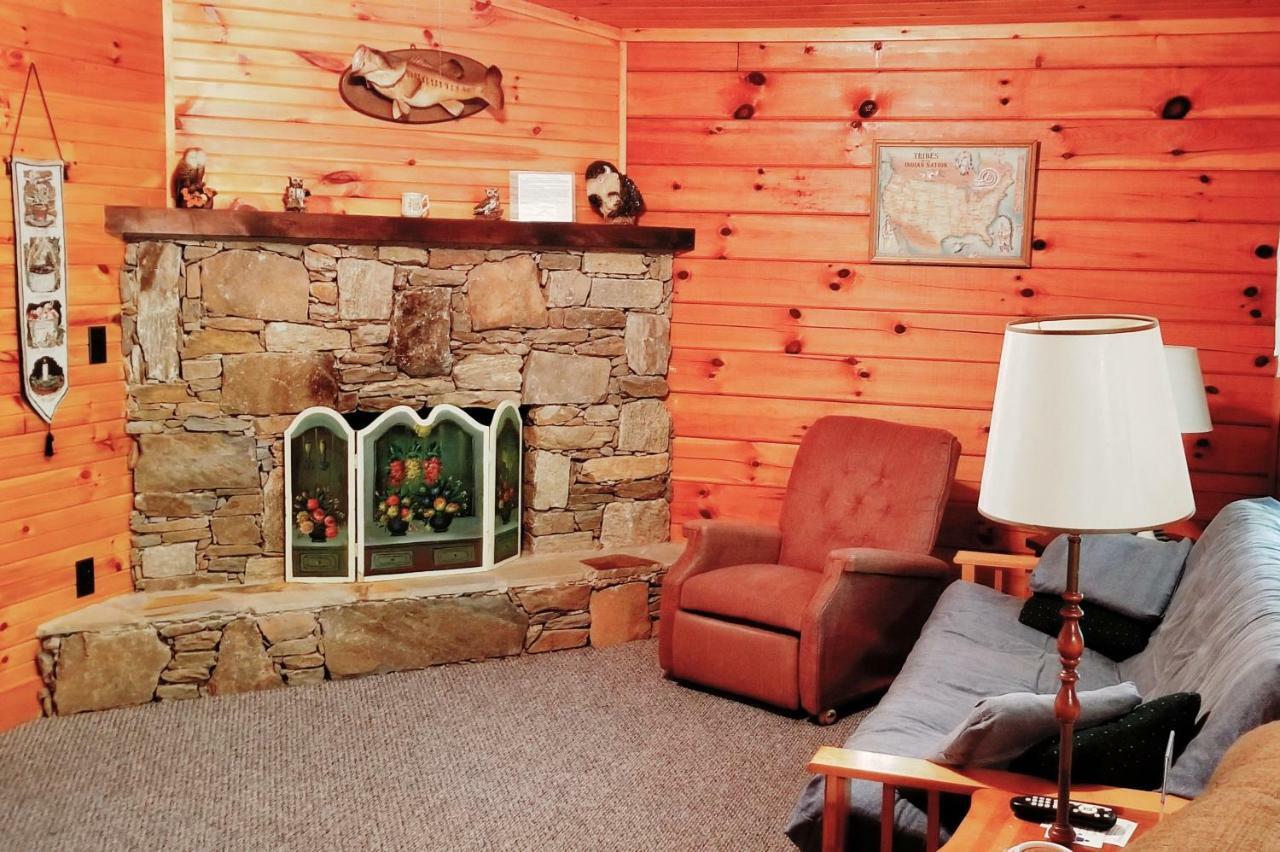 Tanglewood Motel And Log Cabins Маги Вали Екстериор снимка